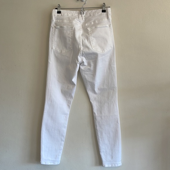 Good American Good Legs Crop | White | Size 14 (32) - Picture 5 of 10
